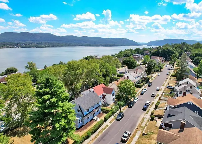 Midcentury Mod Suite, Hudson River/Mt Beacon Views