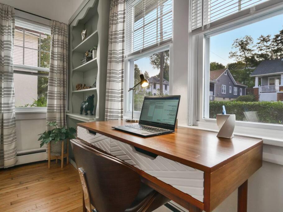 Midcentury Mod Suite, Hudson River/mt Beacon Views